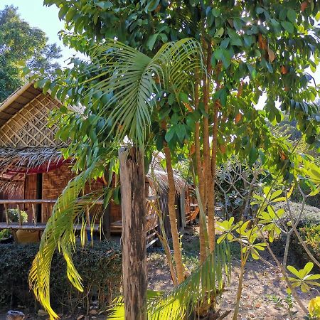 Phuhaya Bamboo Bungalows Ko Lanta エクステリア 写真
