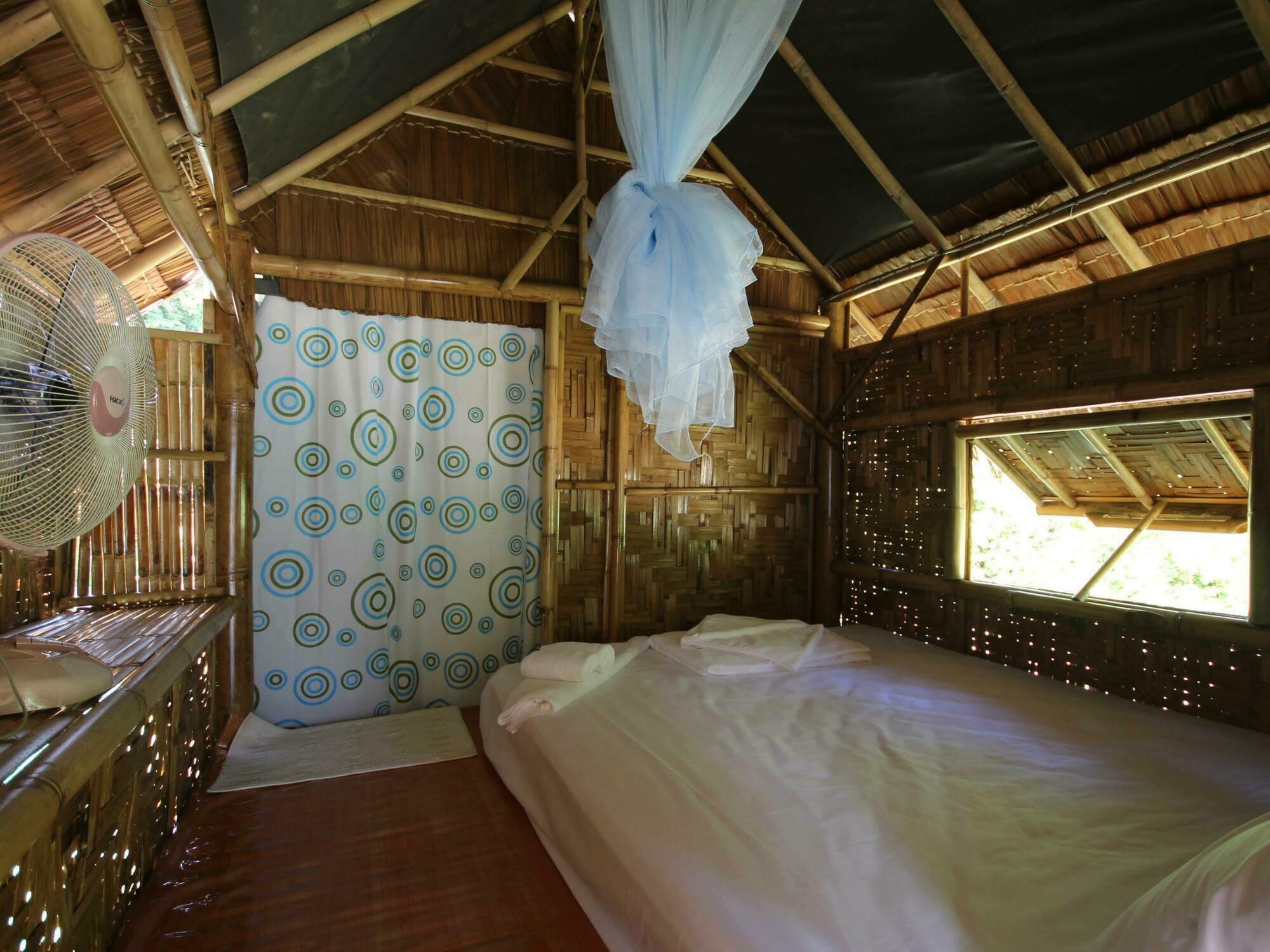 Phuhaya Bamboo Bungalows Ko Lanta エクステリア 写真