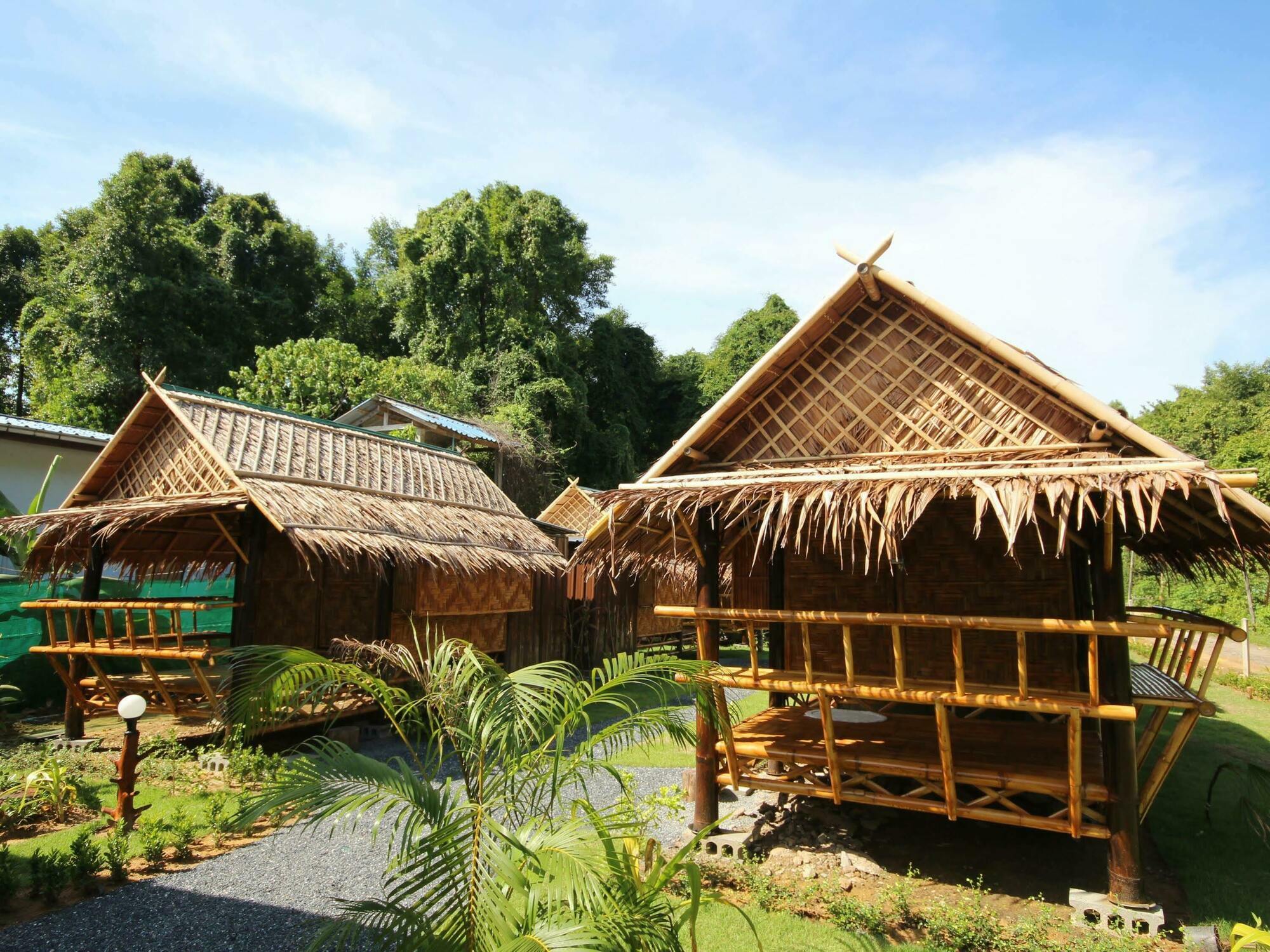 Phuhaya Bamboo Bungalows Ko Lanta エクステリア 写真