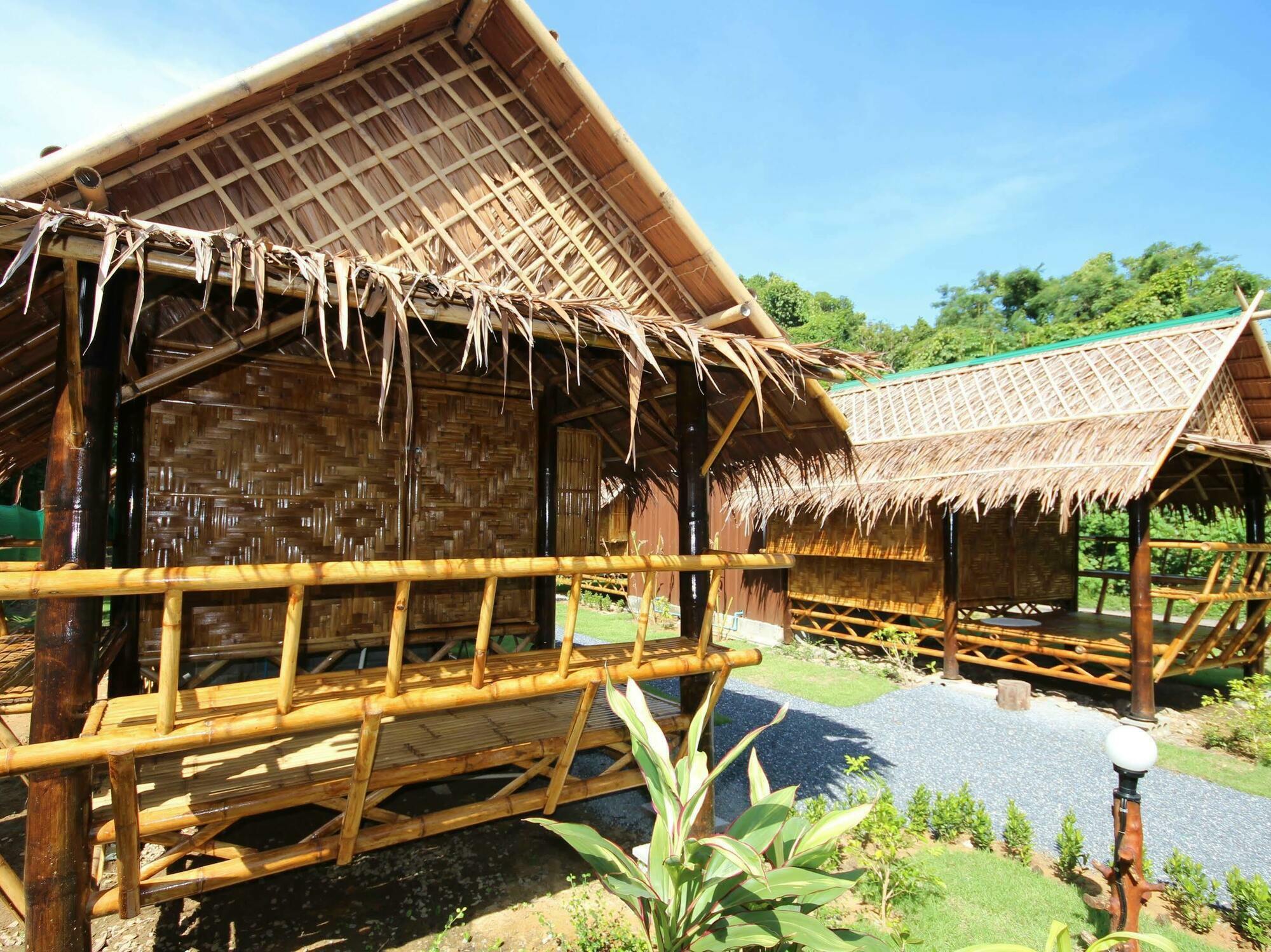 Phuhaya Bamboo Bungalows Ko Lanta エクステリア 写真